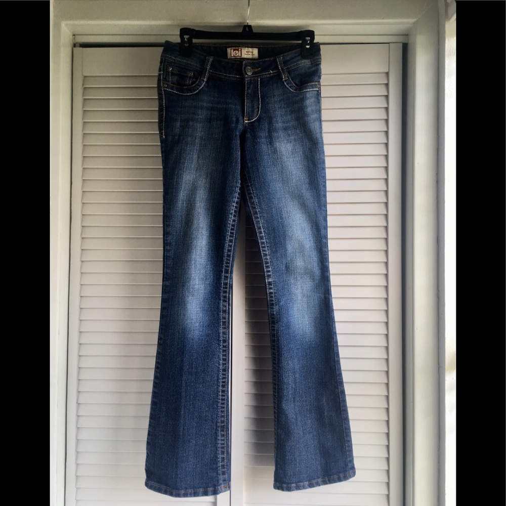 l.e.i. Ashley Lowrise Boot Jeans, Size 3 Regular
